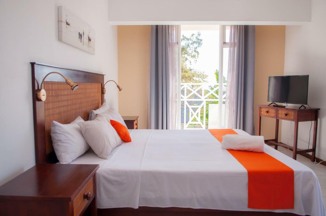 The Bay Resort, Grand Bay Екстер'єр фото